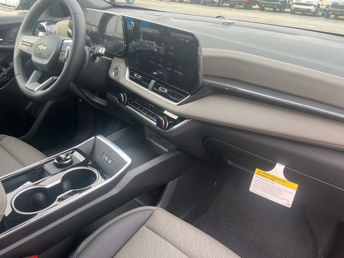 New 2026 Chevrolet Equinox LT w/ Convenience Package II FWD image 33