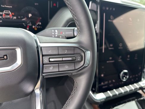 Used 2025 GMC Yukon Denali image 31