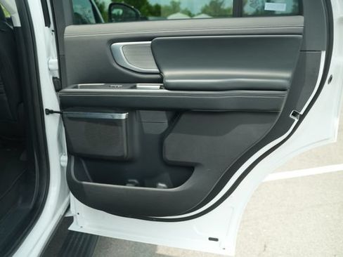 Used 2025 Ford Expedition Platinum AWD/4WD image 26