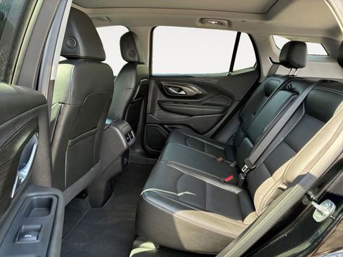 Used 2024 GMC Terrain SLT w/ Infotainment Package II FWD image 13