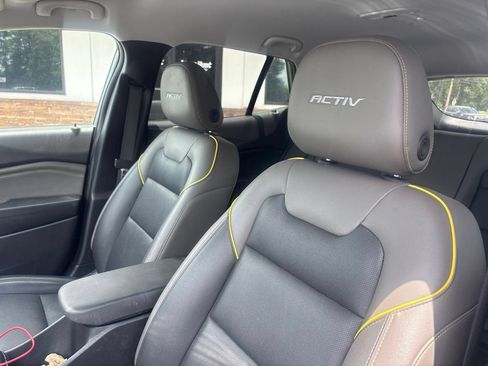 Used 2024 Chevrolet Trax ACTIV FWD image 3
