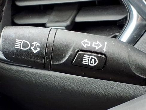 Used 2023 Chevrolet Equinox LT FWD image 26