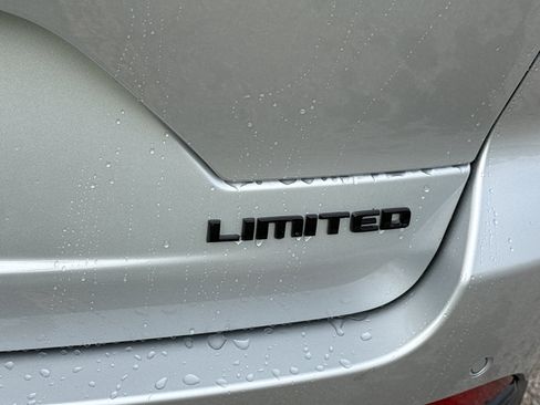 New 2025 Jeep Grand Cherokee Limited w/ Luxury Tech Group II AWD/4WD image 8