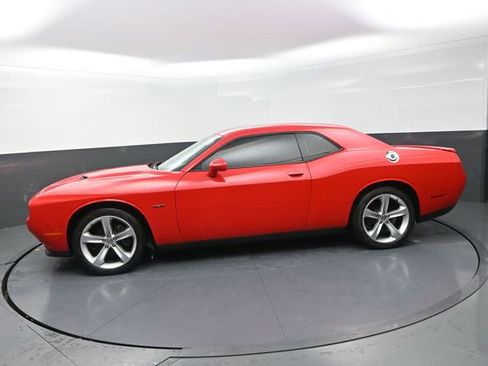 Used 2016 Dodge Challenger R/T RWD image 50