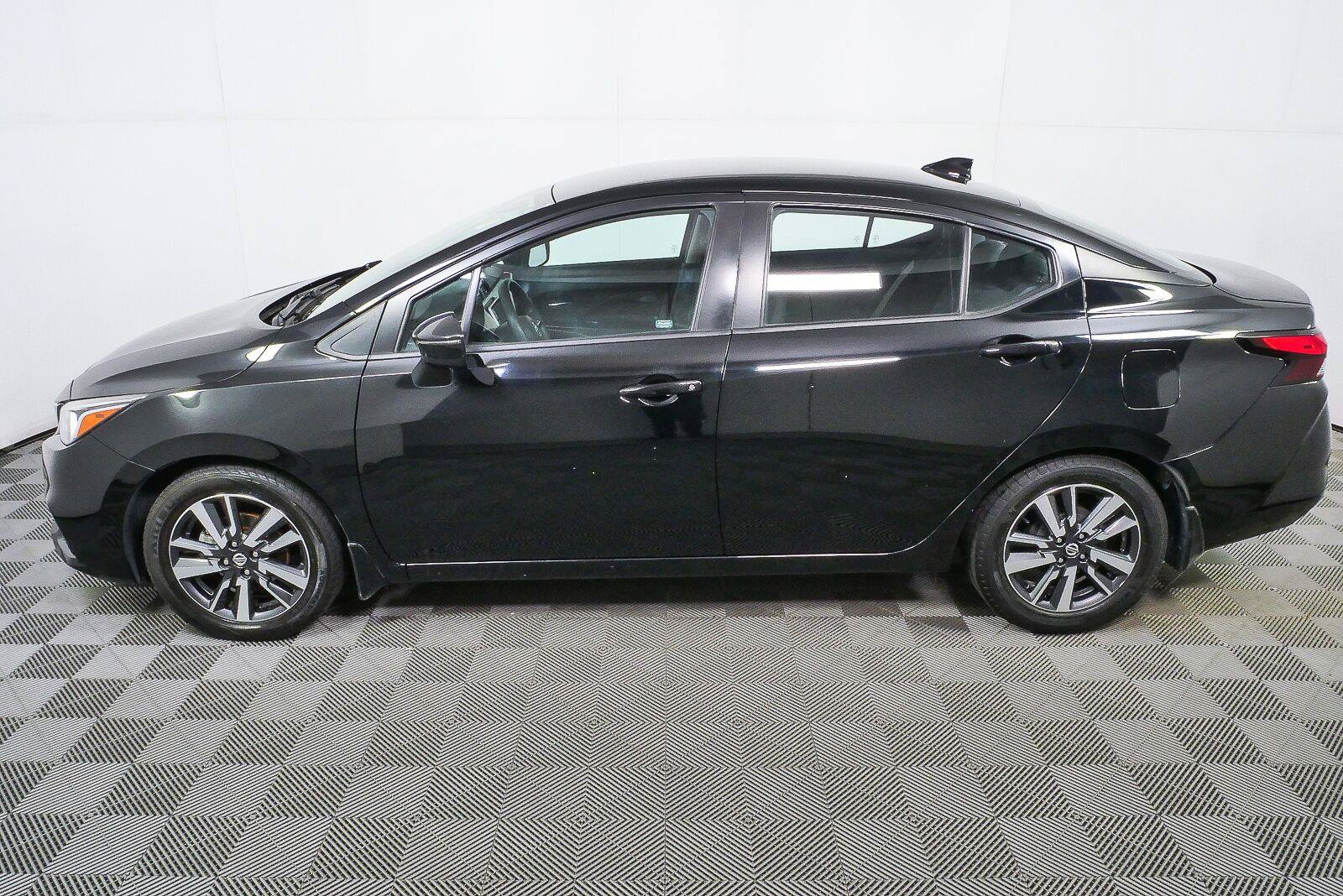 Used 2021 Nissan Versa SV FWD image 21