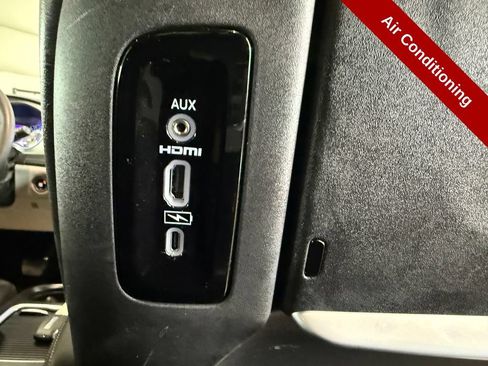 Used 2023 Chrysler Pacifica Touring-L w/ Uconnect Theater Family Group AWD/4WD image 55