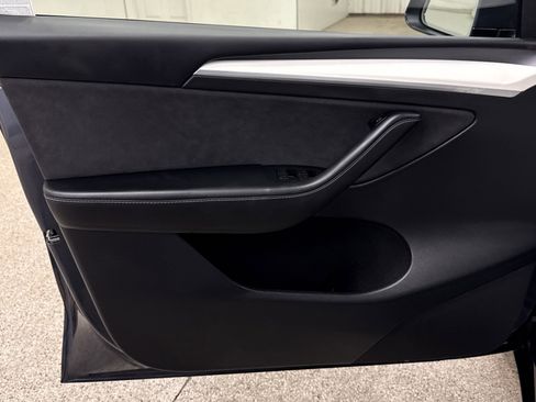 Used 2023 Tesla Model Y Long Range image 3