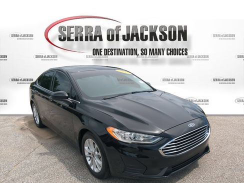 Used 2019 Ford Fusion SE FWD image 2