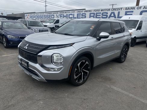 Used 2022 Mitsubishi Outlander SE AWD/4WD image 2