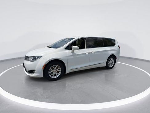Used 2020 Chrysler Pacifica Touring w/ Advanced Safetytec Group FWD image 4