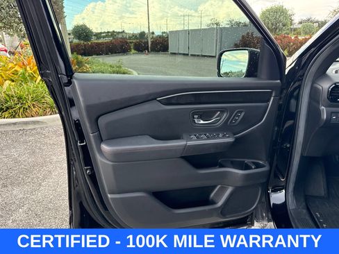 Certified 2025 Honda Pilot Black Edition image 14