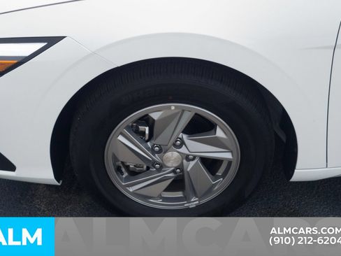 Certified 2026 Hyundai Elantra SE FWD image 12