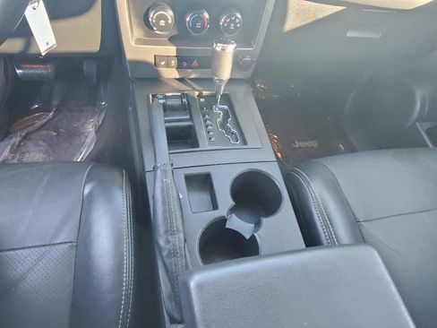 Used 2012 Jeep Liberty Sport image 18