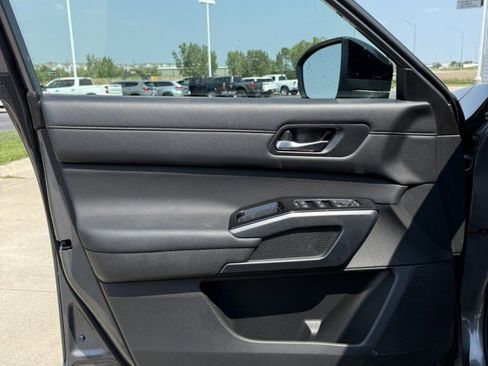 Used 2024 Nissan Pathfinder SL w/ SL Premium Package image 9