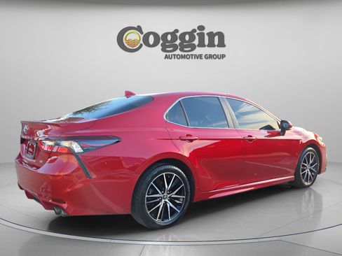 Used 2023 Toyota Camry SE image 6