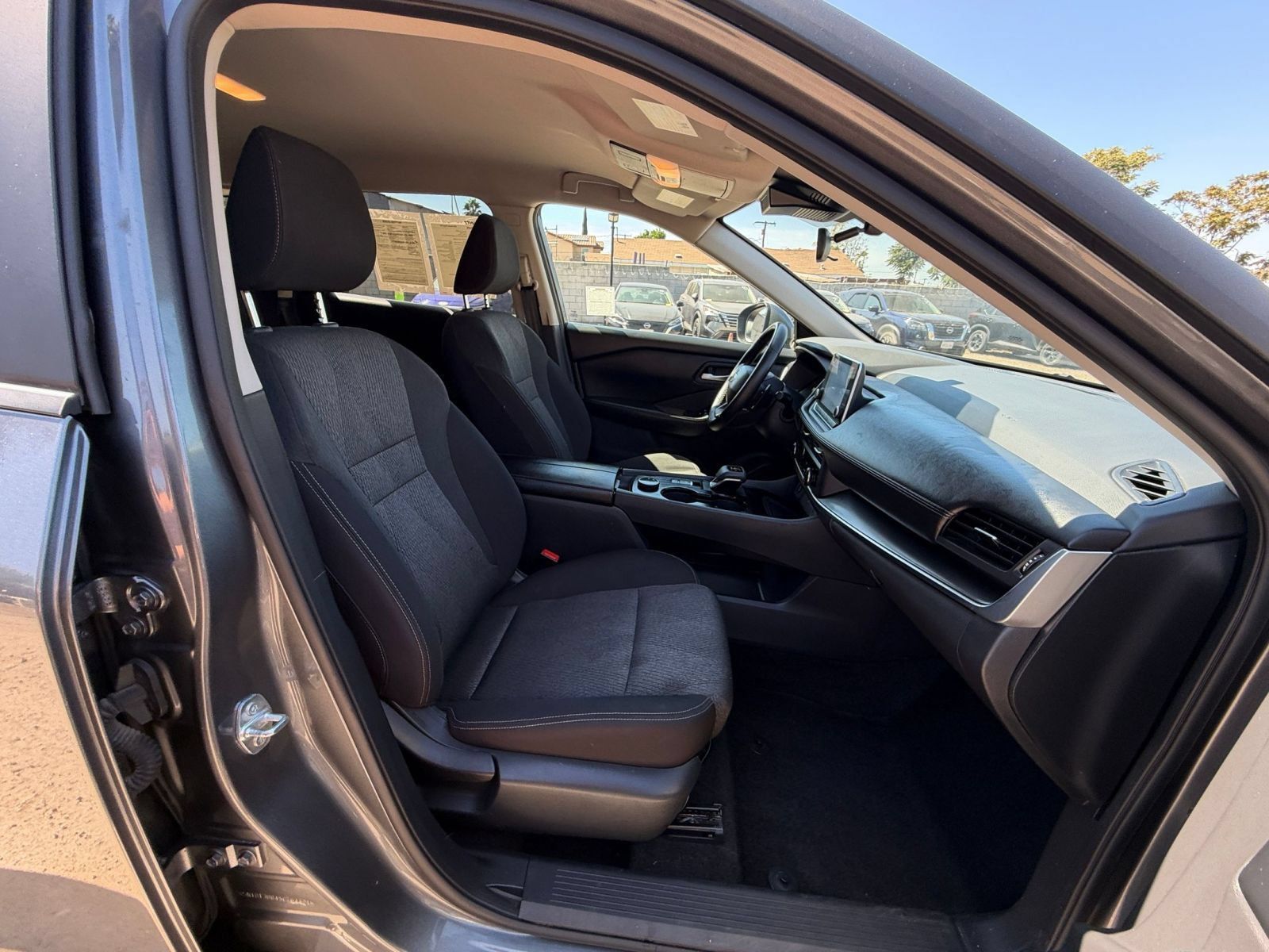 Used 2025 Nissan Rogue SV AWD/4WD image 37