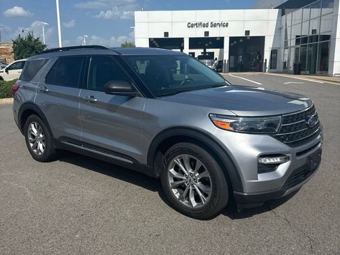 Used 2020 Ford Explorer XLT w/ Equipment Group 202A RWD image 1