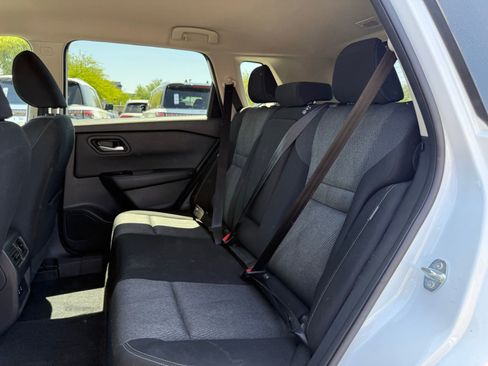 Certified 2025 Nissan Rogue SV FWD image 9