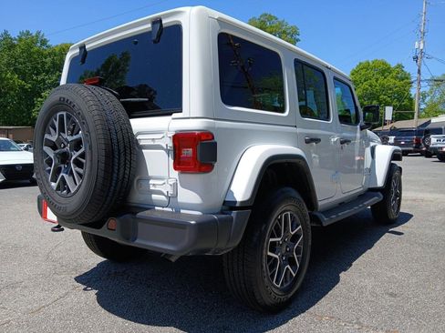 Used 2026 Jeep Wrangler Sahara image 6