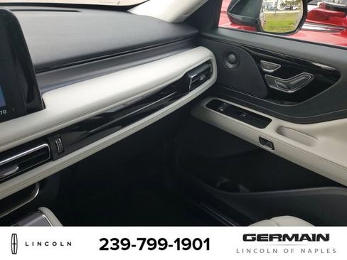 New 2025 Lincoln Aviator AWD w/ Equipment Group 101A image 33