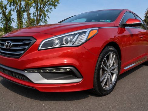 Used 2017 Hyundai Sonata Sport 2.0T FWD image 2