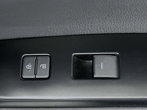 Used 2025 Toyota Camry LE image 29