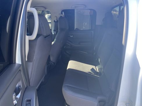 Used 2023 Nissan Frontier SV w/ SV Convenience Package image 18