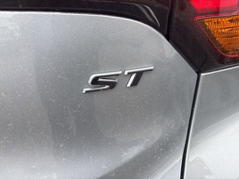 Used 2023 Buick Encore GX Select w/ Sport Touring Package AWD/4WD image 4