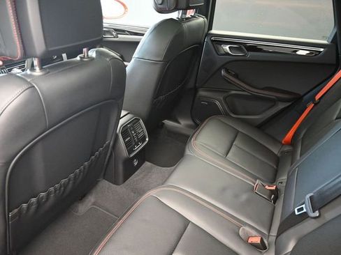 Certified 2025 Porsche Macan image 20
