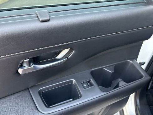 Certified 2024 Nissan Pathfinder SL image 30