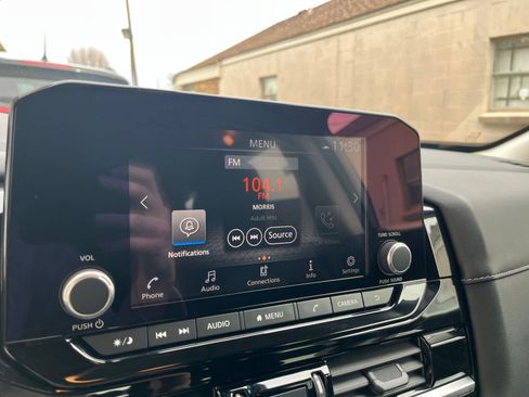 Used 2025 Nissan Pathfinder SV image 20