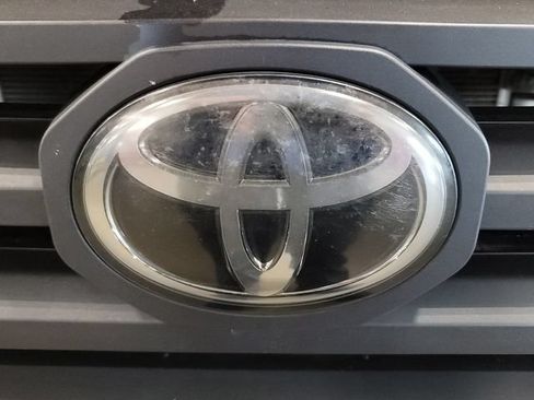 Used 2021 Toyota Tacoma SR5 AWD/4WD image 31