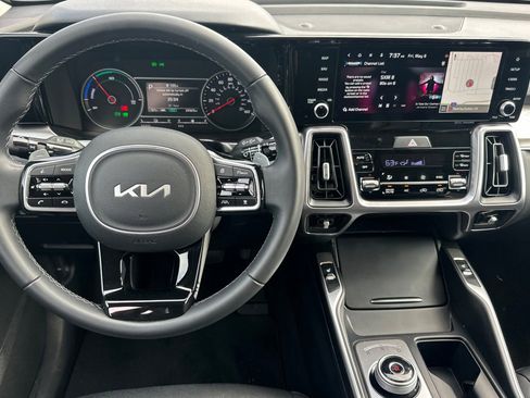 Certified 2023 Kia Sorento EX AWD/4WD image 17