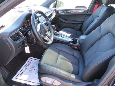 Used 2018 Porsche Macan AWD/4WD image 21