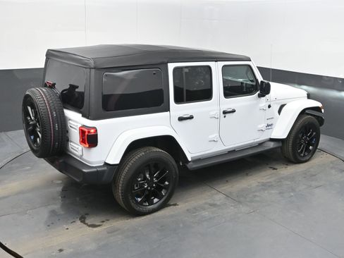 Used 2022 Jeep Wrangler Unlimited Sahara image 34