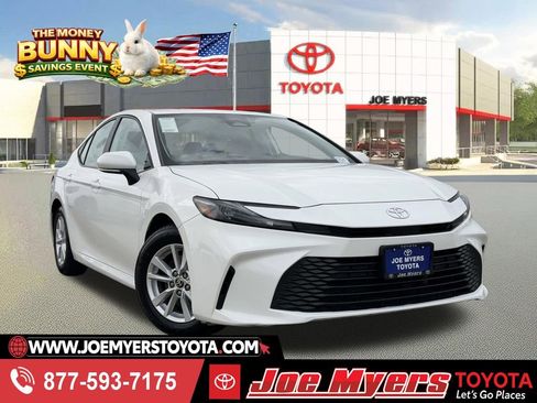 Used 2025 Toyota Camry LE FWD image 1