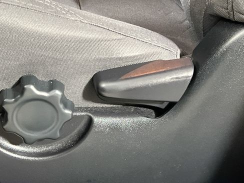 Used 2019 Toyota Tacoma TRD Sport AWD/4WD image 16