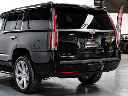 Used 2018 Cadillac Escalade Luxury RWD image 18