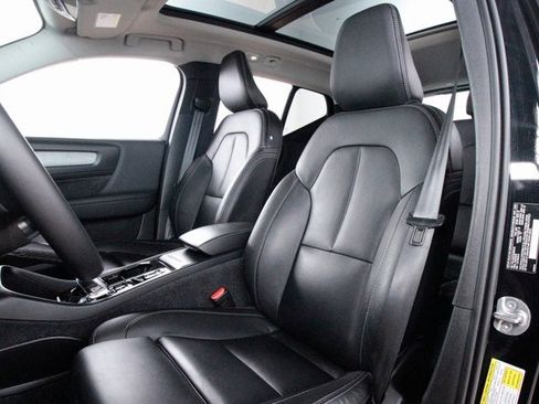 Certified 2025 Volvo XC40 B5 Plus image 21