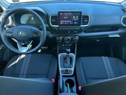 New 2025 Hyundai Venue SEL image 21