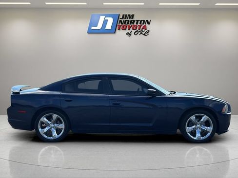 Used 2013 Dodge Charger SXT RWD image 4