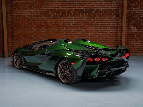 Used 2021 Lamborghini Sian Roadster image 35