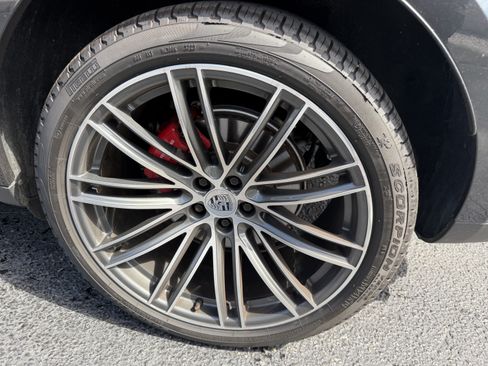 Certified 2024 Porsche Macan S AWD/4WD image 9