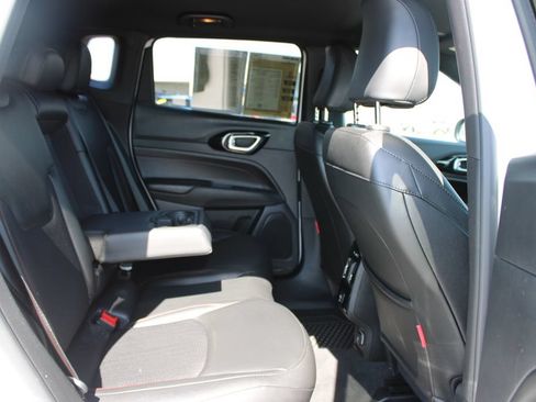Used 2025 Jeep Compass Trailhawk AWD/4WD image 30