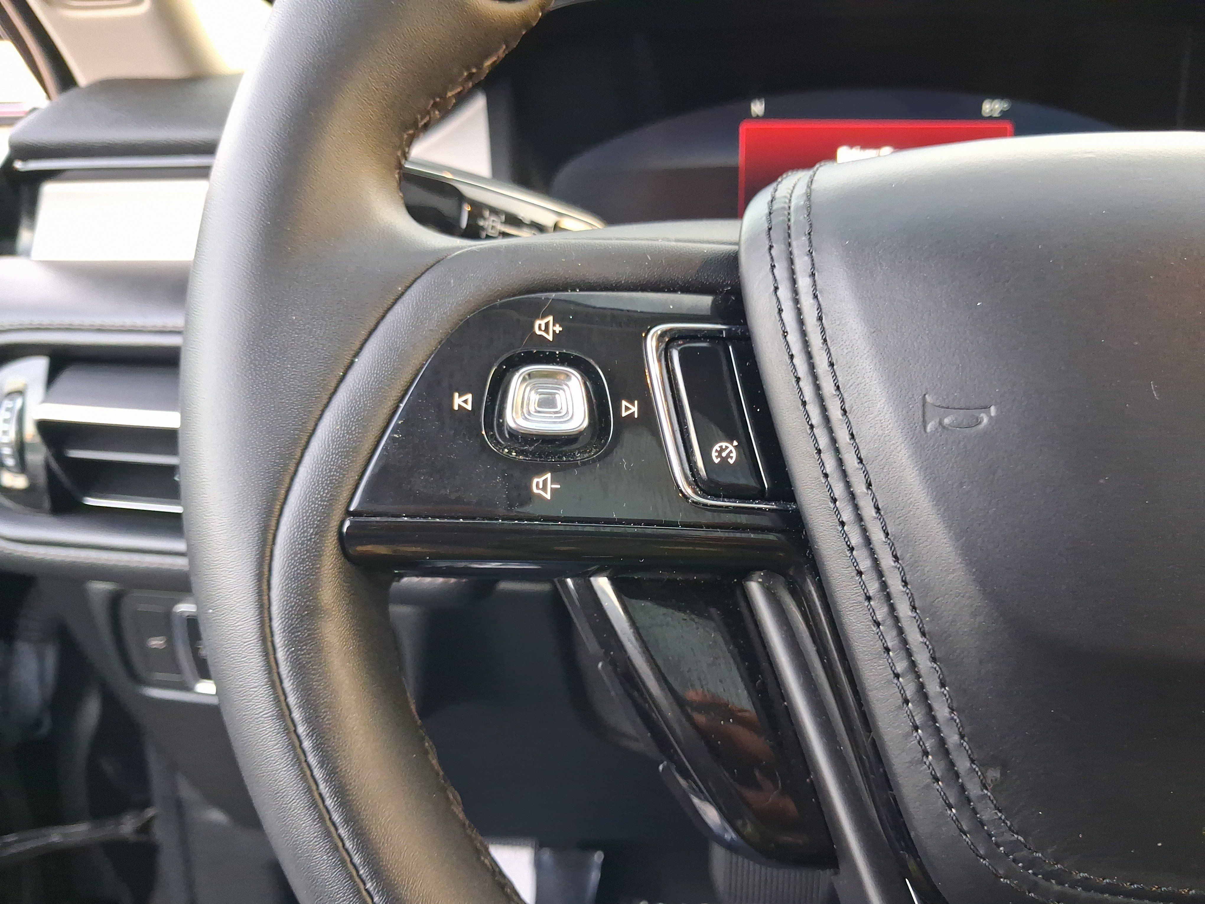 Certified 2023 Lincoln Aviator 2WD w/ Premium Package image 17