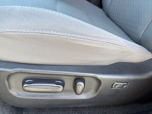 Used 2020 Toyota Tacoma SR5 AWD/4WD image 35