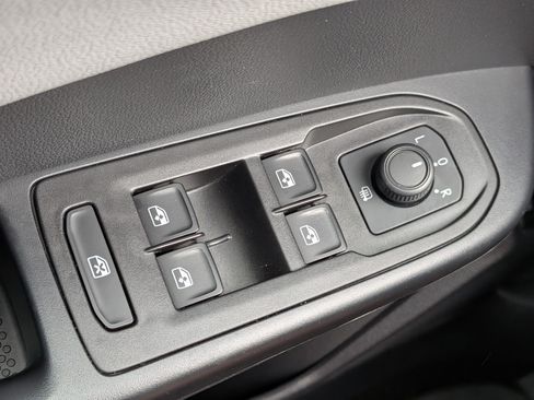 Certified 2024 Volkswagen Taos SE FWD image 23
