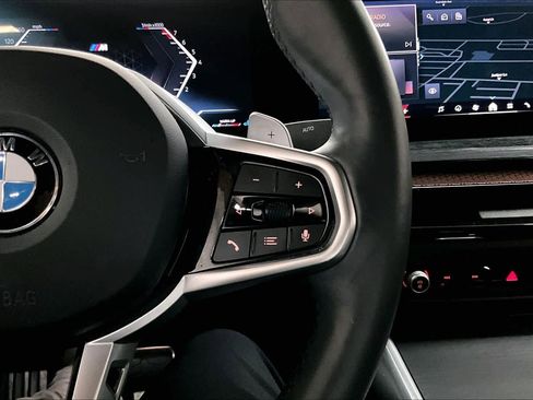 Used 2025 BMW 330i Sedan w/ M Sport Package image 21