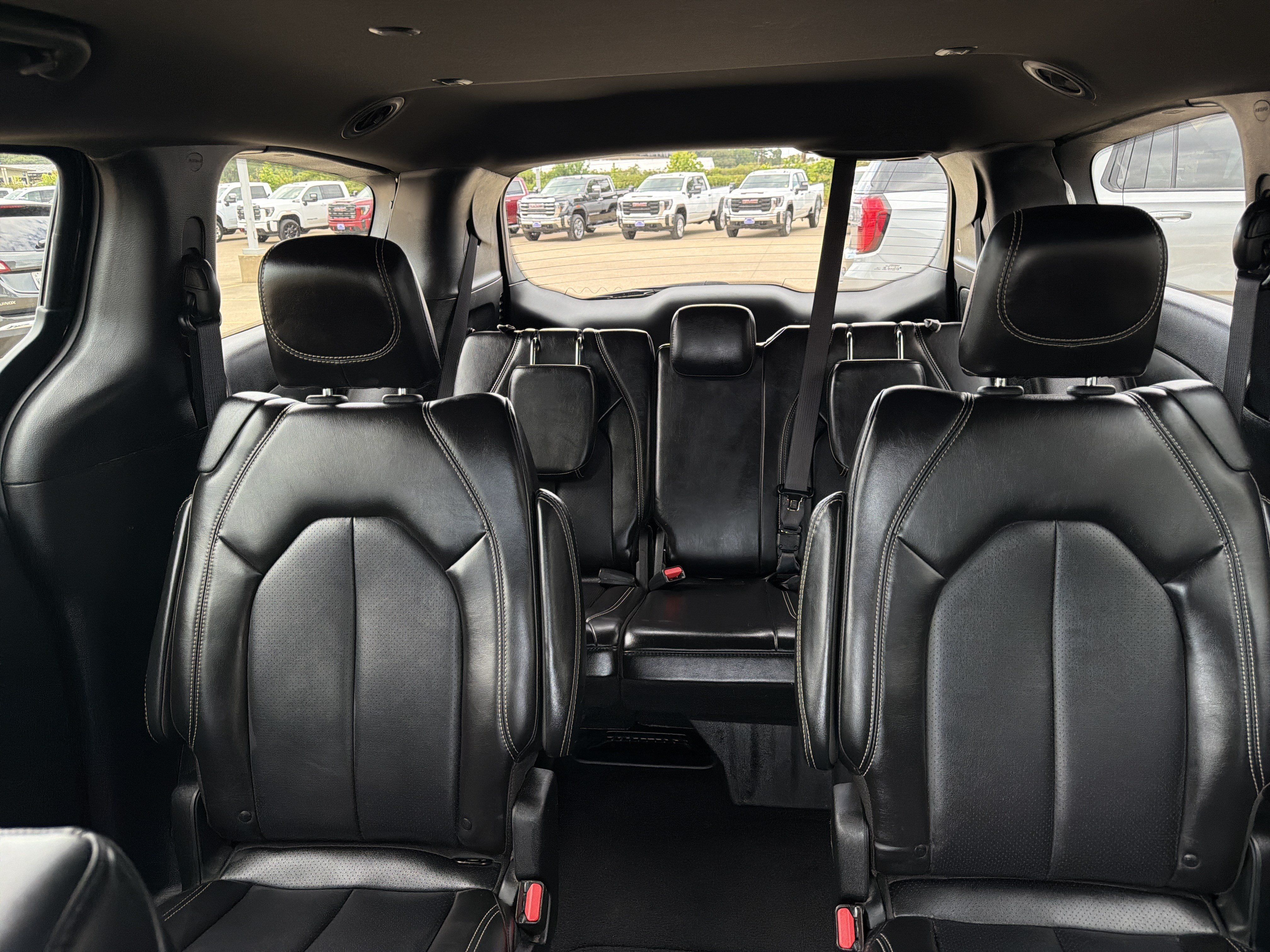 Used 2025 Chrysler Pacifica Select FWD image 23