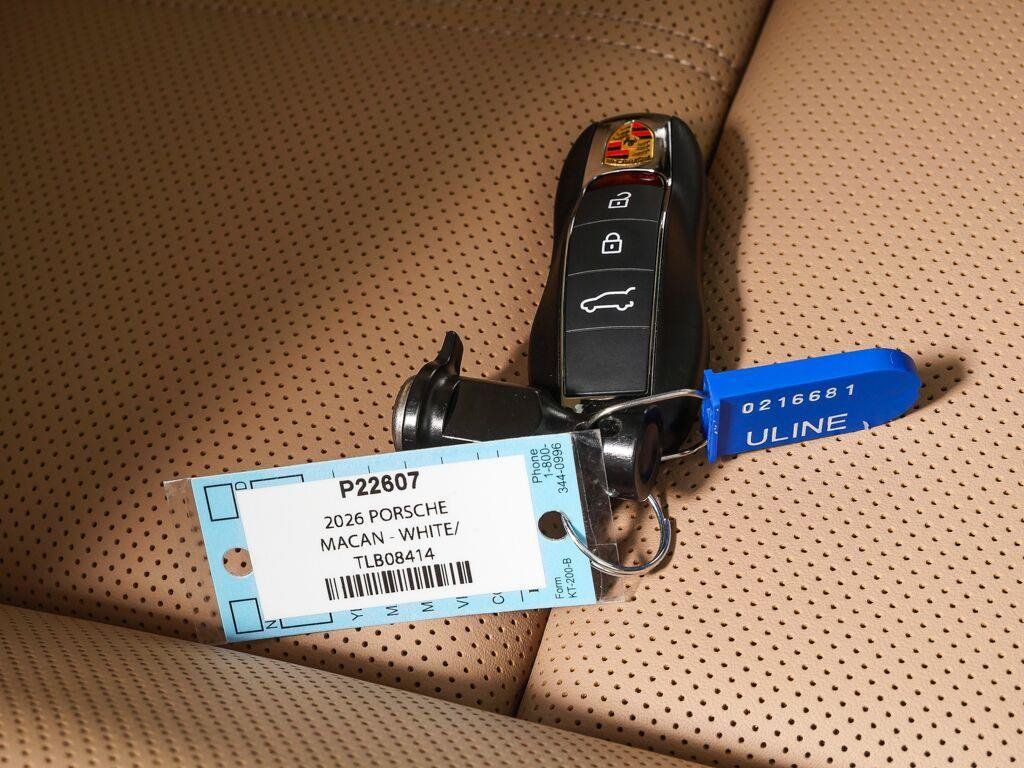 Certified 2026 Porsche Macan AWD/4WD image 40